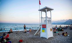 Konyaaltı Sahili'nde Cankurtaran Mesaisi Sonrası Tehlikeli Saatler