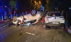 Otomobil Refüje, Ardından da Park Halindeki Araca Çarptı: 2’si Ağır, 5 Yaralı