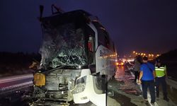 TAG Otoyolu Tarsus Geçişinde Yolcu Otobüsü TIR'a Arkadan Çarptı; 9 Yaralı