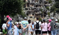 Antalya'ya 1 Günde Rekor Yabancı Turist Girişi