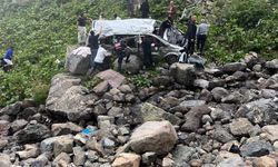 Arap Turistleri Taşıyan Minibüs, Uçuruma Yuvarlandı; 2 Ölü, 4 Yaralı