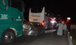 Ayvalık'ta Kırmızı Işıkta Zincirleme Kaza: 1 Ölü, 3 Yaralı