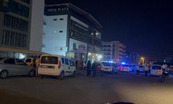 Düğün Salonunda Tekmeli, Yumruklu, Bıçaklı Kavga: 2 Yaralı
