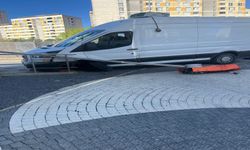Başakşehir'de Kamyonet Kaldırımda Bekleyenlere Çarptı: 4'ü Çocuk 5 Yaralı