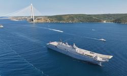 TCG Anadolu'nun 'Mavi Vatan Boğaz Geçişi' Sürüyor
