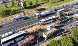 TEM'de 2 Otobüs ve 1 Kamyonun Karıştığı Zincirleme Kaza: 1 Ülü 21 Yaralı