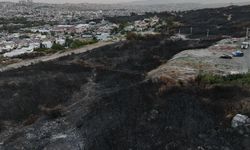 İzmir’de Yerleşim Yerlerinin Çevresinde Yanan Alanlar Dronla Görüntülendi