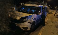 Otomobiliyle Kaçan Sürücü, Ekip Aracına ve Otomobile Çarptı: 3'ü Polis, 10 Yaralı
