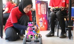 Fen Lisesi Öğrencileri, Engebeli Arazide Hedefleri Toplayan Robot Projesiyle Birinci Oldular