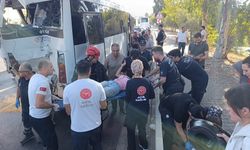 Antalya'da Midibüsler Çarpıştı; Yaralılar Var