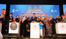 Bakan Kurum, Depremzede Kadınlarla Birlikte Temel Attı