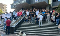 Buca'da Maaş Alamadıkları Gerekçesiyle Belediye Binasını İşgal Eden İşçilerin Eylemi Sürüyor
