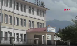 Bıçakla Sınıfa Girip, 2 Öğretmeni Yaraladı