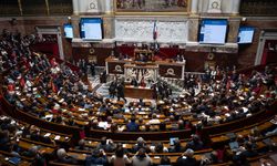Fransa'da Güvenoyu Alamayan Hükümet Düştü