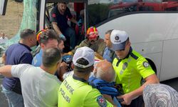 Esenyurt'ta Kamyona Çarpan Yolcu Otobüsünün Şoförü Yaralandı