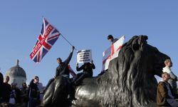 Londra'da Göçmen Karşıtı Protesto: 26 Polis Yaralandı, 25 Kişi Gözaltında