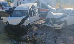 Nevşehir’de Otomobil İle Hafif Ticari Araç Çarpıştı: 14 Yaralı