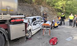 Otomobil, Park Halindeki Asit Yüklü Tankere Çarptı: 1’i Bebek, 5 Yaralı