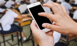 Fransa’da Ortaokullarda Cep Telefonu Yasağı Yürürlüğe Girdi