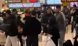AVM'de 'ne Bakıyorsun' Kavgası Kamerada