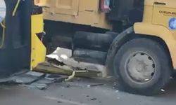 Belediye Otobüsü, Kamyona Yandan Çarptı; 22 Öğrenci Yaralandı