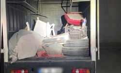 Kamyonetteki Gizli Bölmede 11 Kaçak Göçmen Yakalandı: 2 Tutuklama