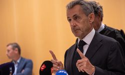 Eski Fransa Cumhurbaşkanı Sarkozy, 21 Ekim’de Cezaevine Girecek