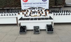 İstanbul'da 'motosikletli' suç örgütlerine düzenlenen operasyonlarda ele geçirilenler sergilendi