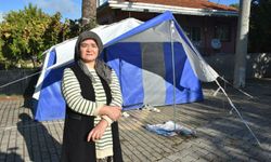 Sındırgı'da depremin ardından evlerine girmeye çekinenler, çadırlarda kalıyor