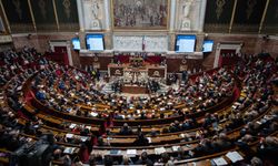 Fransa'da emeklilik yaşını 64’e çıkaran reform askıya alındı