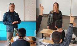 Görme engelli öğretmen çift, öğrencilerin hayatına dokunuyor