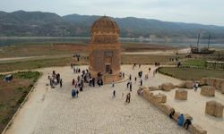 Hasankeyf'te 552 yıllık Zeynel Bey Türbesi, turistlerin uğrak noktalarından biri oldu
