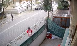 Avcılar'da servis bekleyen çocuğu takip etti; annesi gelince kaçtı