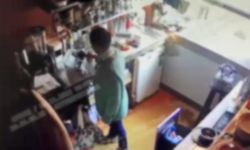 Beyoğlu'nda kafede zehirlenme şüphesi; 'Şişeler tezgahın üzerindeydi su olduğunu düşündüm'