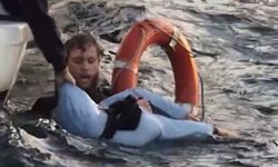 İstanbul Boğazı'nda denize düşen kadını turist kurtardı