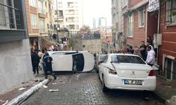 Kağıthane’de çocuklarını okula götürürken kaza yaptı; sokak savaş alanına döndü: 2’si çocuk 4 yaralı