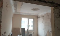 Mahkeme kararıyla komşunun bir odasını kendi dairesine kattı