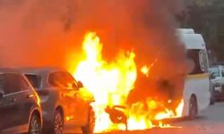 Öğrenci servis minibüsünde çıkan yangın, otomobile sıçradı