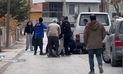 Kayınpederinin ağır yaraladığı damat, göğsündeki bıçakla hastaneye kaldırıldı