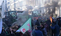 Brüksel’de çiftçi protestosu şiddetlendi: Avrupa Parlamentosu çevresinde arbede