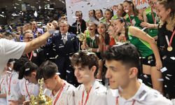 Bakan Bak: Milli Sporcu Bursu ile sporcuların ‘Okul mu–eğitim mi’ ikilemi ortadan kalktı