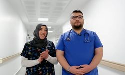 Doktor olup, hemşire annesinin yanına atandı