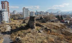 Dünyanın en eski hastanesi olduğu değerlendirilen yapı, tarihe kazandırılmayı bekliyor