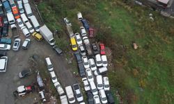 Gaziosmanpaşa'da otoparkta yangın: 14 araç zarar gördü