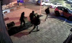 Esenyurt'ta 4 şüpheli kuyumcuya girmeye çalıştı; alarmın devreye girmesiyle kaçtı