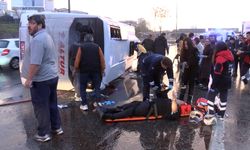 Maltepe D-100'de servis minibüsü devrildi: 1'i ağır 11 yaralı