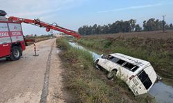Tarım işçilerini taşıyan minibüs, sulama kanalına devrildi; 18 yaralı