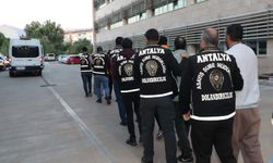 Telefonda kendilerini polis olarak tanıtıp 10 milyon lira dolandıran 7 şüpheli tutuklandı