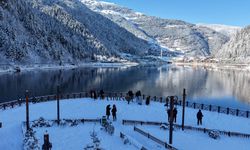 Uzungöl’de kar yağışı sonrası seyirlik manzaralar oluştu
