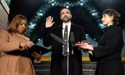 Zohran Mamdani Kur’an-ı Kerim'e el basarak göreve başladı